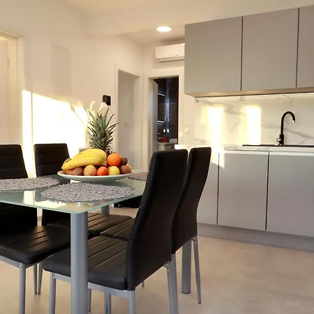 Lumare Apartmán *