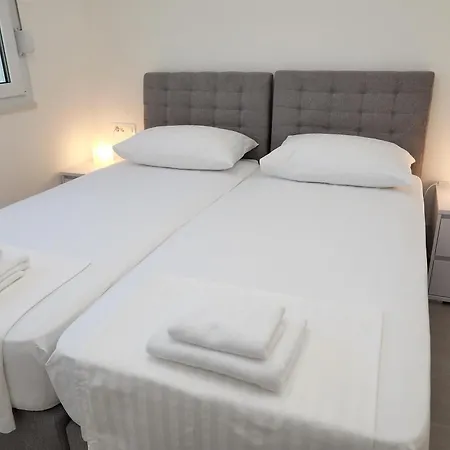 Lumare Apartmán *